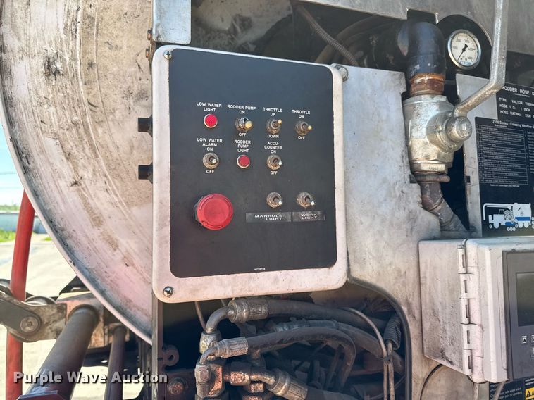 image for item DQ6670 2016 International 7400 sewer rodder truck