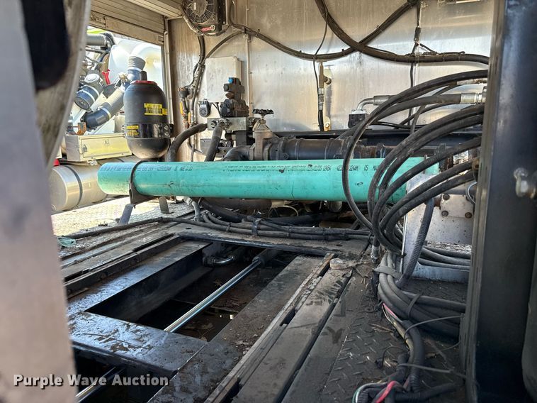 image for item DQ6670 2016 International 7400 sewer rodder truck