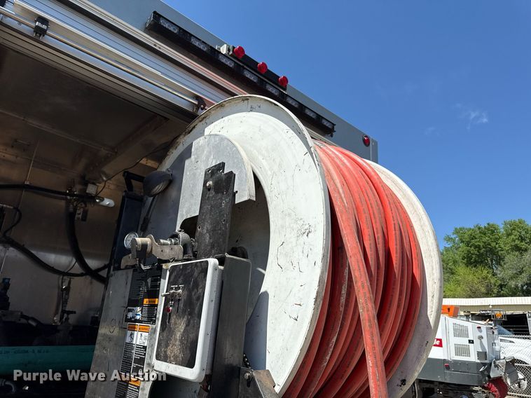 image for item DQ6670 2016 International 7400 sewer rodder truck