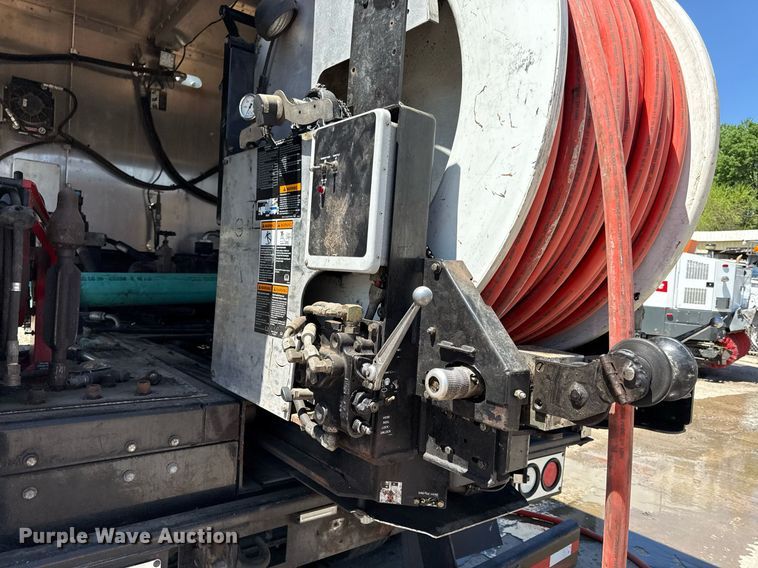 image for item DQ6670 2016 International 7400 sewer rodder truck