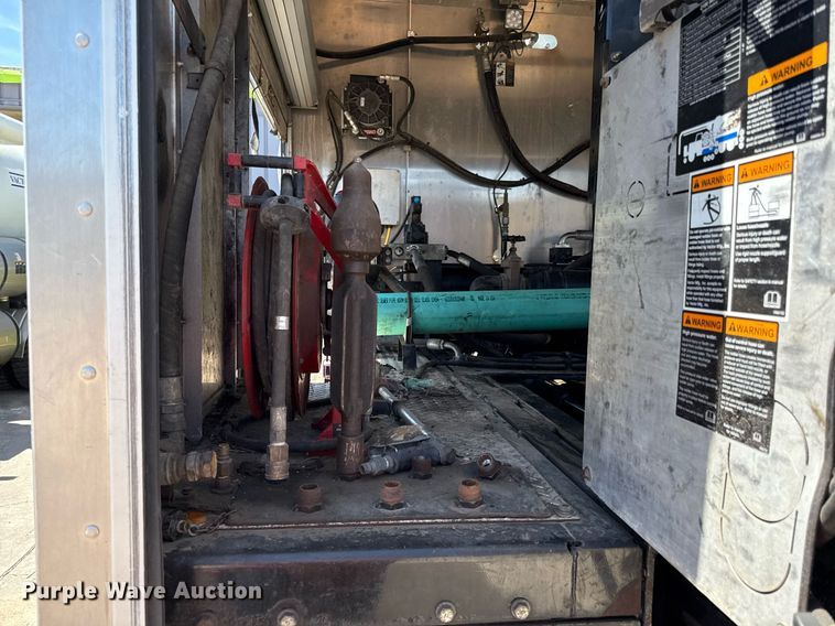 image for item DQ6670 2016 International 7400 sewer rodder truck