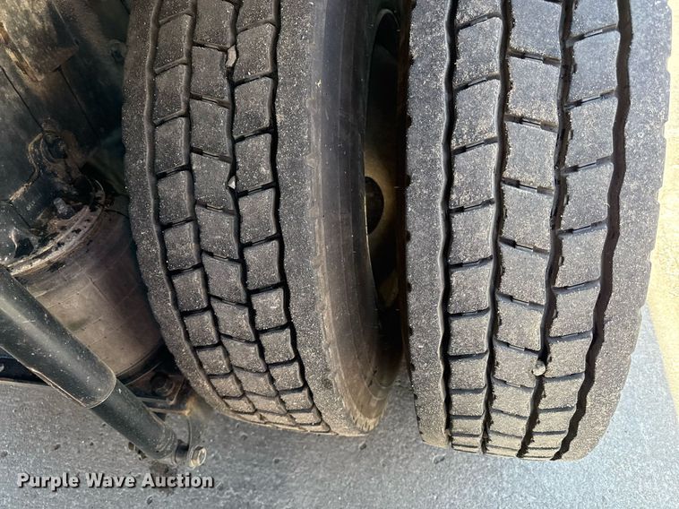 image for item DQ6670 2016 International 7400 sewer rodder truck