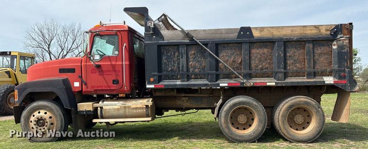 image for item DS3671 2007 Mack CHN613 dump truck