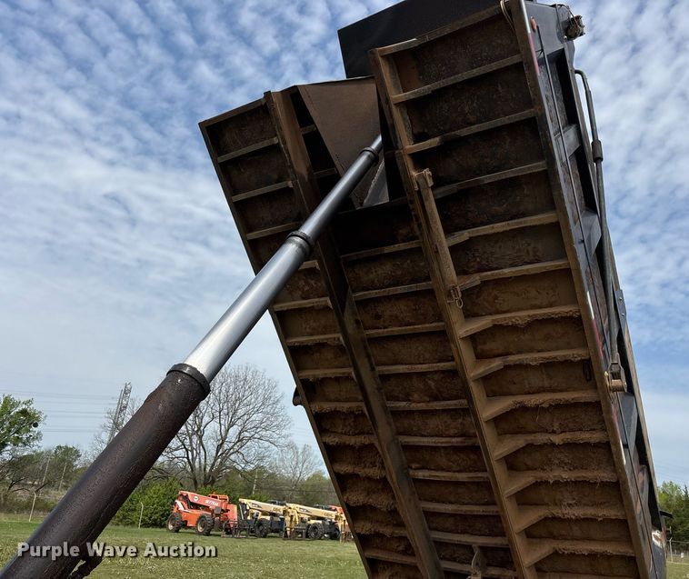 image for item DS3671 2007 Mack CHN613 dump truck