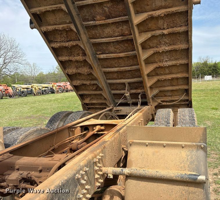 image for item DS3671 2007 Mack CHN613 dump truck