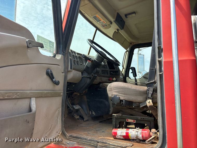 image for item DS3671 2007 Mack CHN613 dump truck