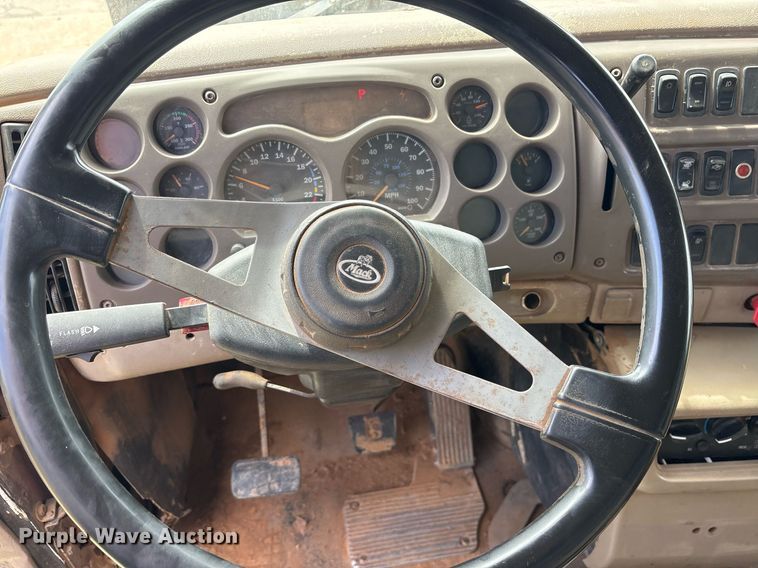 image for item DS3671 2007 Mack CHN613 dump truck