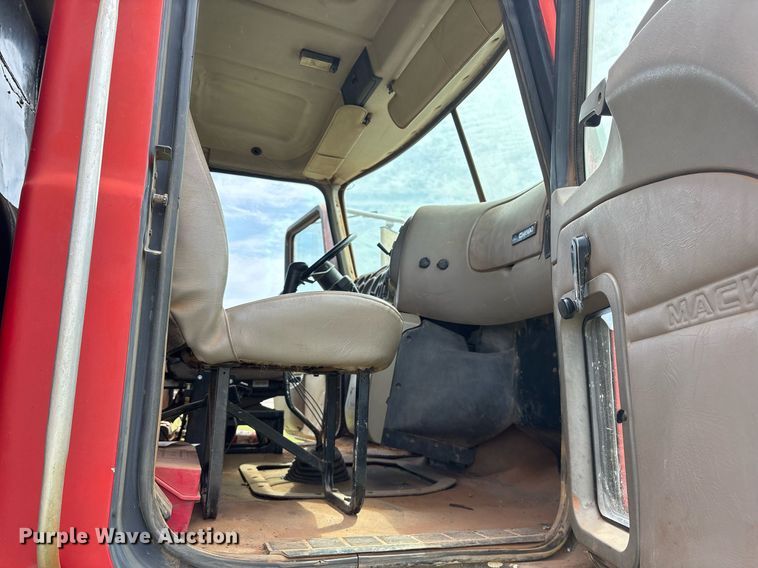 image for item DS3671 2007 Mack CHN613 dump truck