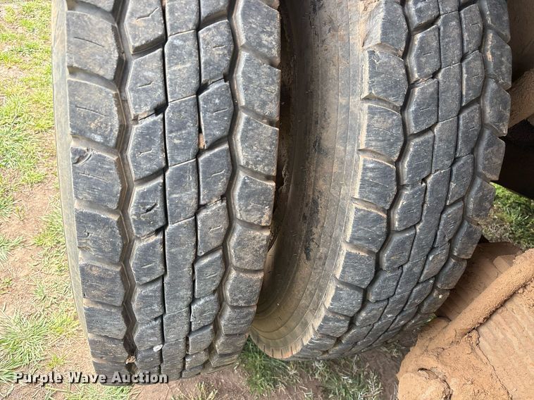 image for item DS3671 2007 Mack CHN613 dump truck