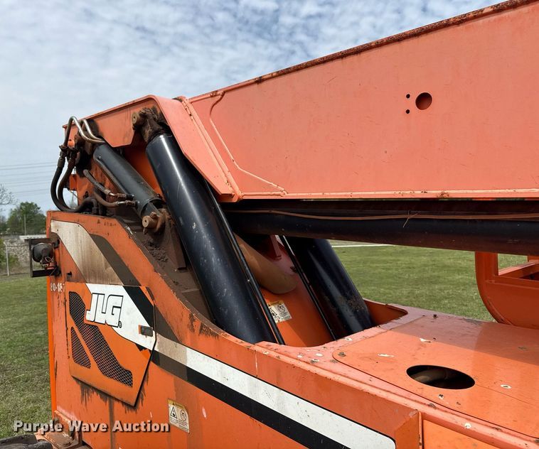 image for item DS3680 2013 JLG 10042 telehandler