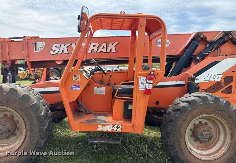 image for item DS3680 2013 JLG 10042 telehandler