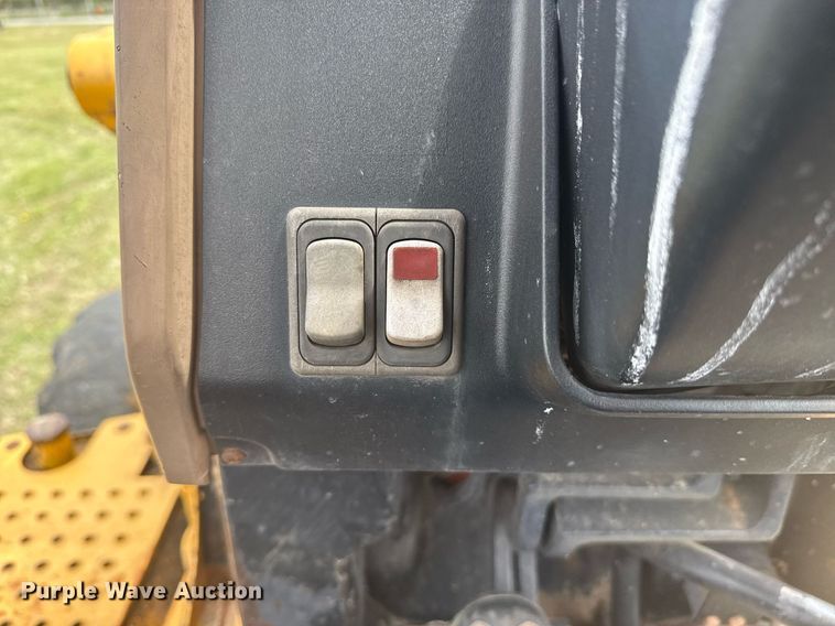 image for item DS3681 John Deere 310SE backhoe