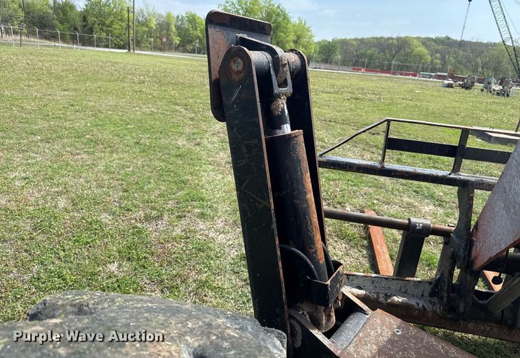 image for item DS3682 2011 JLG 10042 telehandler