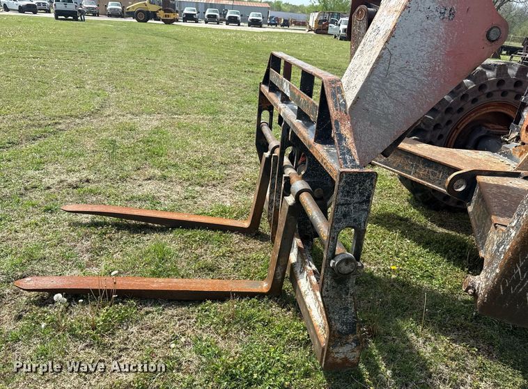 image for item DS3682 2011 JLG 10042 telehandler