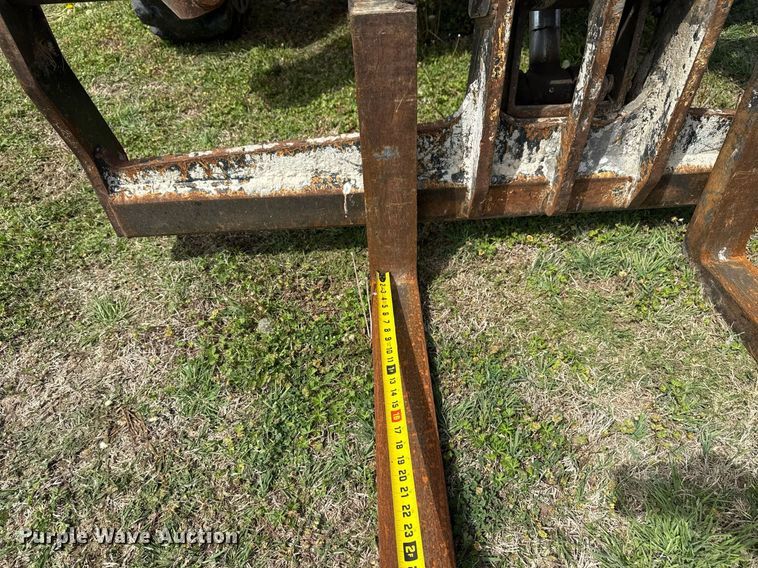 image for item DS3682 2011 JLG 10042 telehandler