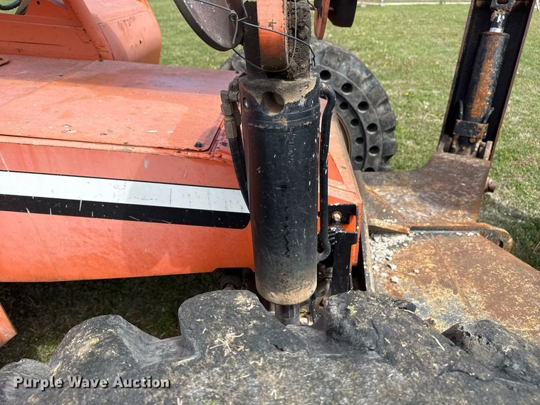 image for item DS3682 2011 JLG 10042 telehandler