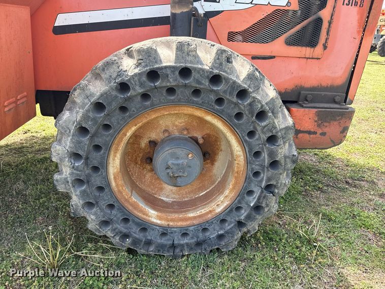 image for item DS3682 2011 JLG 10042 telehandler