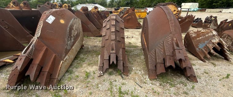 image for item DS3713 (3) Hensley v-bottom buckets