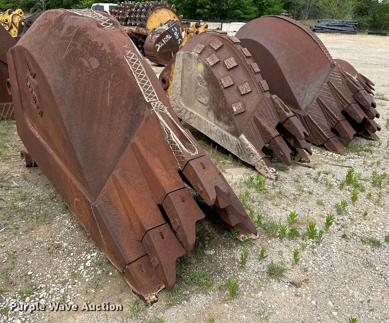 image for item DS3713 (3) Hensley v-bottom buckets