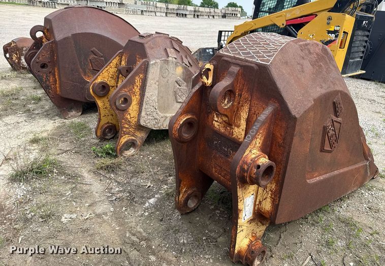 image for item DS3713 (3) Hensley v-bottom buckets