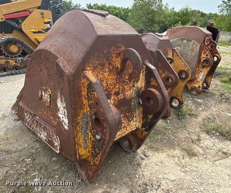 image for item DS3713 (3) Hensley v-bottom buckets