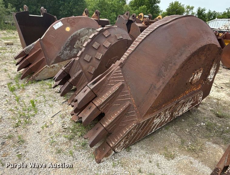 image for item DS3713 (3) Hensley v-bottom buckets