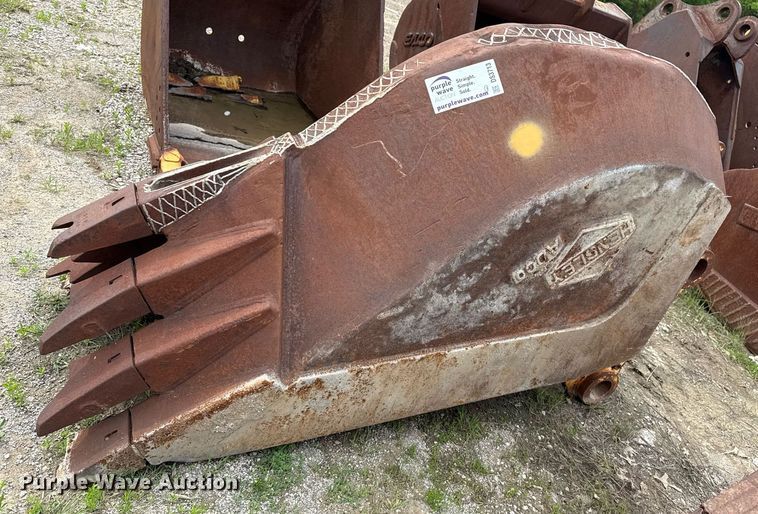 image for item DS3713 (3) Hensley v-bottom buckets