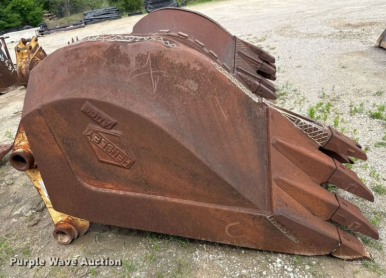 image for item DS3713 (3) Hensley v-bottom buckets