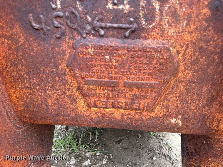 image for item DS3713 (3) Hensley v-bottom buckets