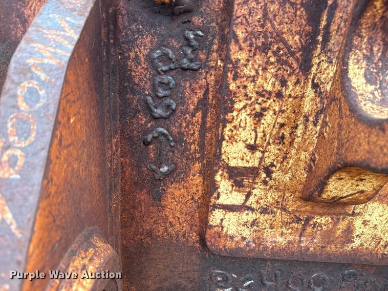 image for item DS3713 (3) Hensley v-bottom buckets