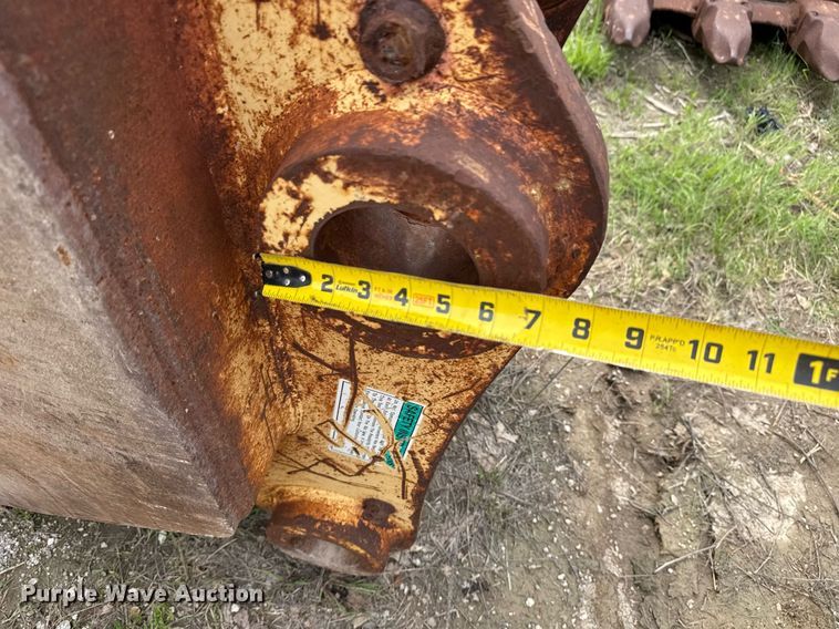 image for item DS3713 (3) Hensley v-bottom buckets