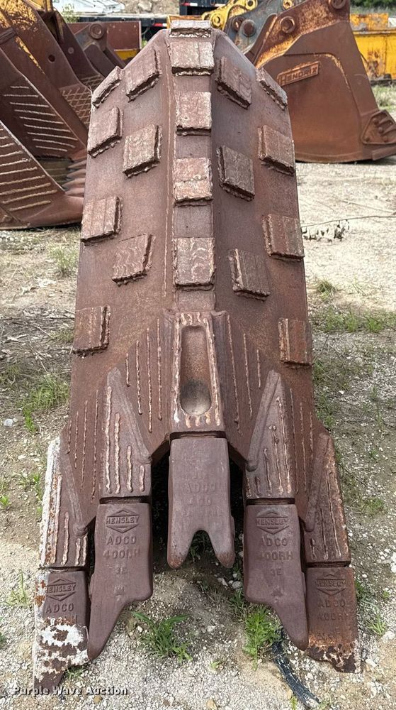 image for item DS3713 (3) Hensley v-bottom buckets