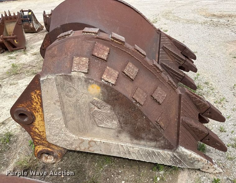 image for item DS3713 (3) Hensley v-bottom buckets