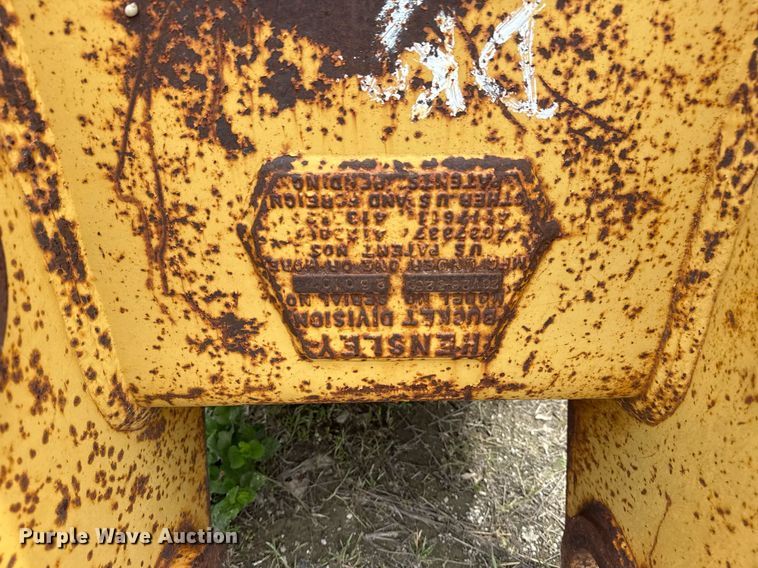 image for item DS3713 (3) Hensley v-bottom buckets