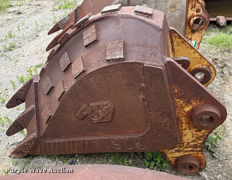 image for item DS3713 (3) Hensley v-bottom buckets