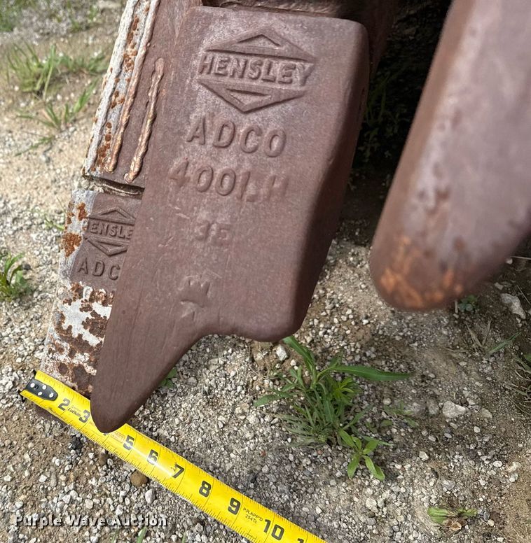 image for item DS3713 (3) Hensley v-bottom buckets