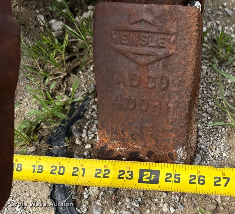 image for item DS3713 (3) Hensley v-bottom buckets