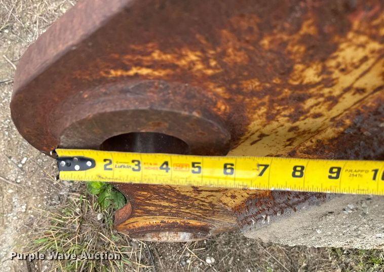 image for item DS3713 (3) Hensley v-bottom buckets