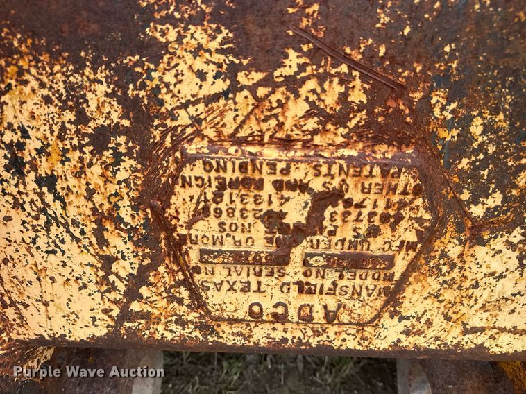 image for item DS3713 (3) Hensley v-bottom buckets