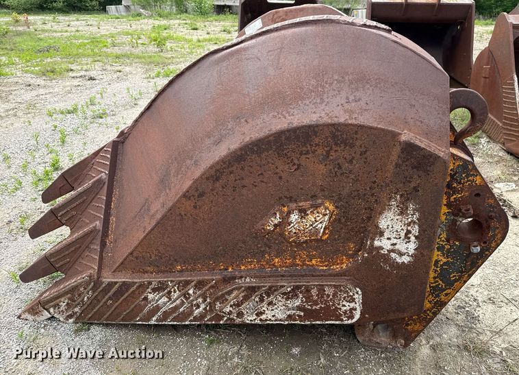 image for item DS3713 (3) Hensley v-bottom buckets