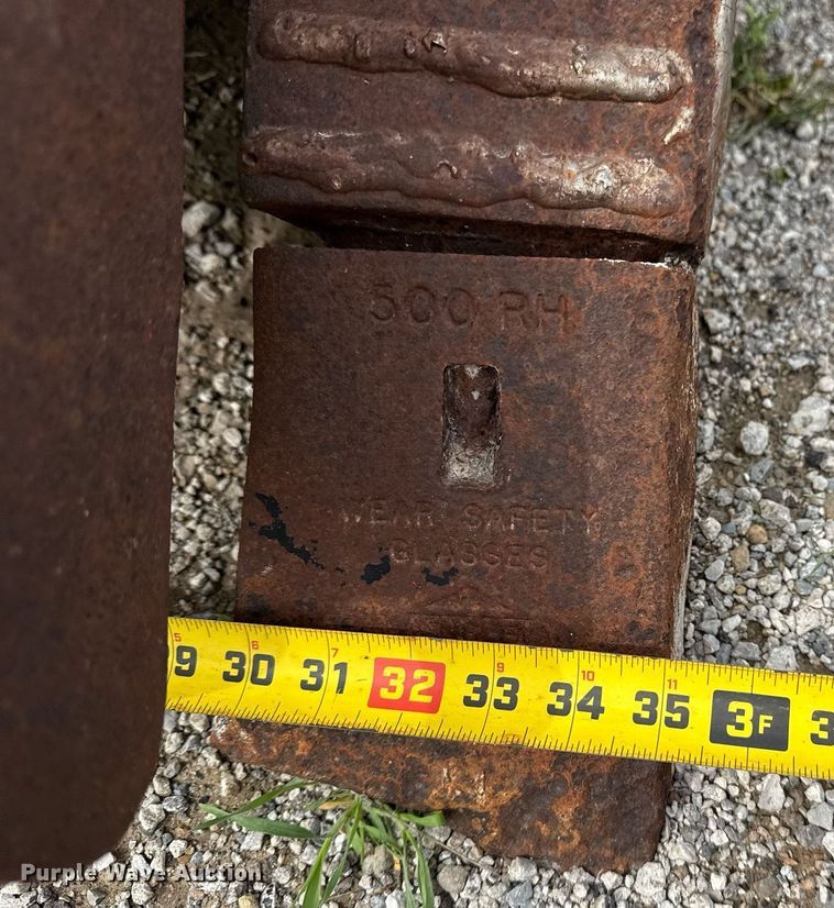 image for item DS3713 (3) Hensley v-bottom buckets