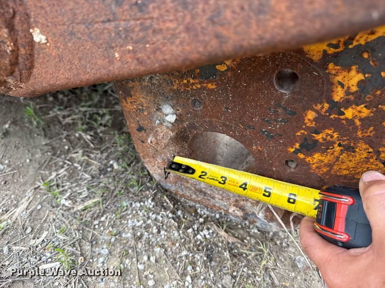 image for item DS3713 (3) Hensley v-bottom buckets