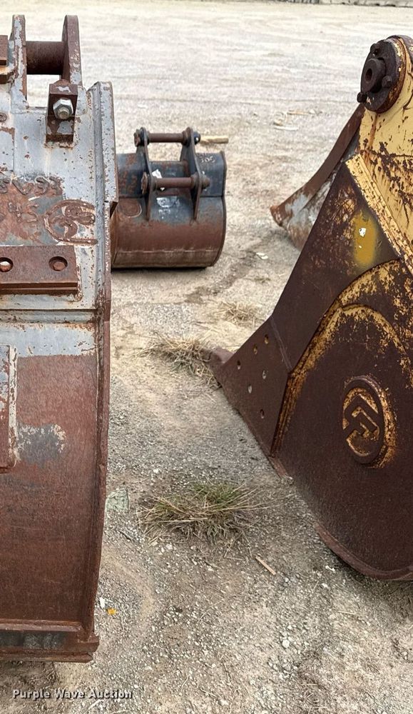 image for item DS3715 (3) buckets