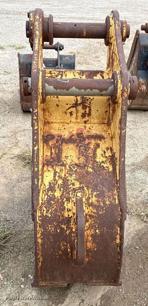 image for item DS3715 (3) buckets