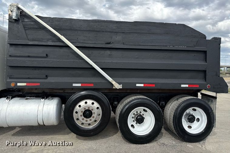 image for item DS4270 1994 Peterbilt 379 dump truck