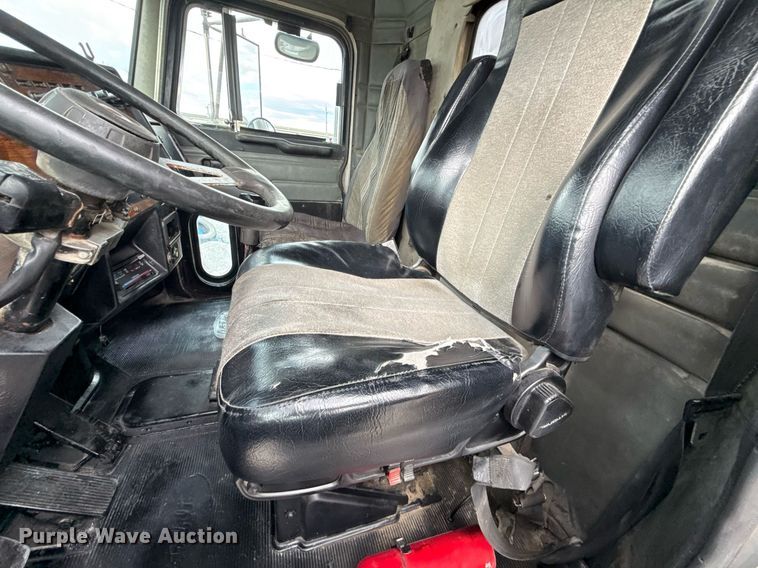 image for item DS4270 1994 Peterbilt 379 dump truck