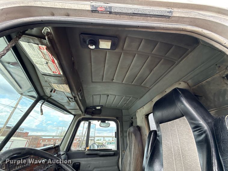 image for item DS4270 1994 Peterbilt 379 dump truck