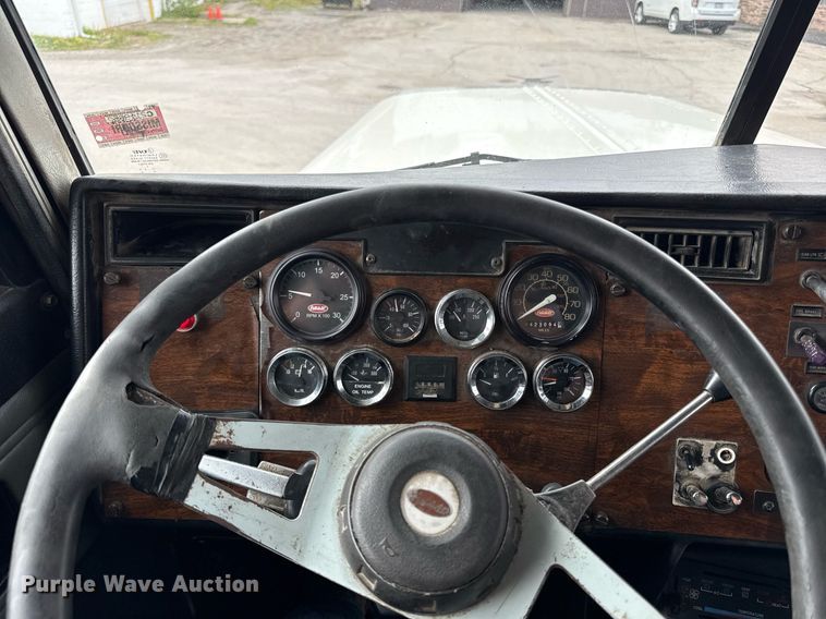 image for item DS4270 1994 Peterbilt 379 dump truck