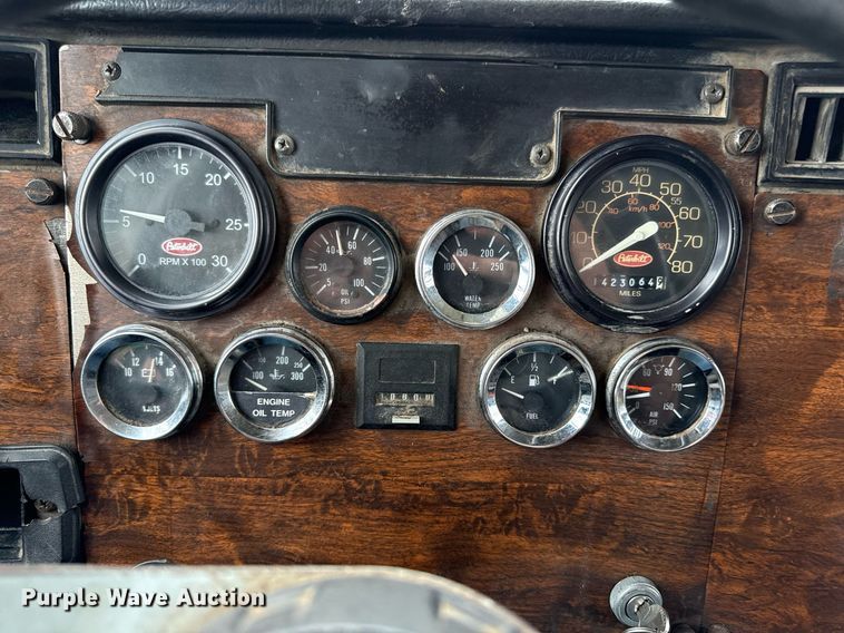 image for item DS4270 1994 Peterbilt 379 dump truck