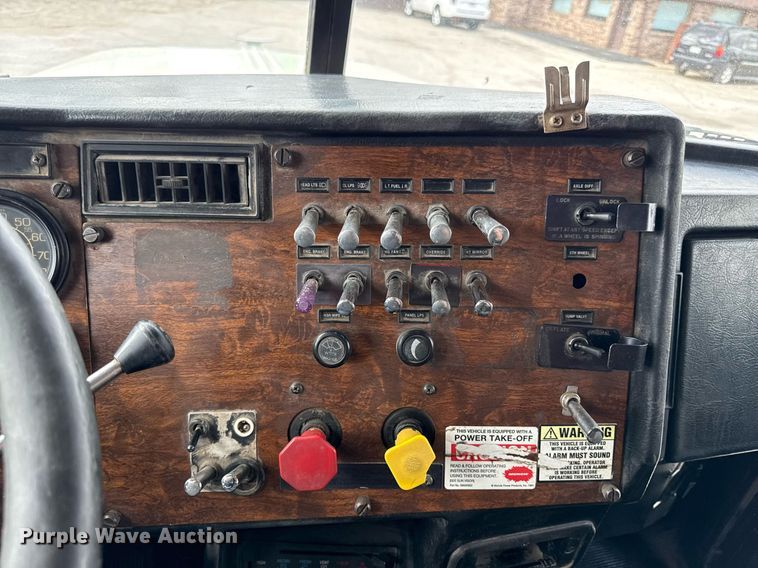 image for item DS4270 1994 Peterbilt 379 dump truck